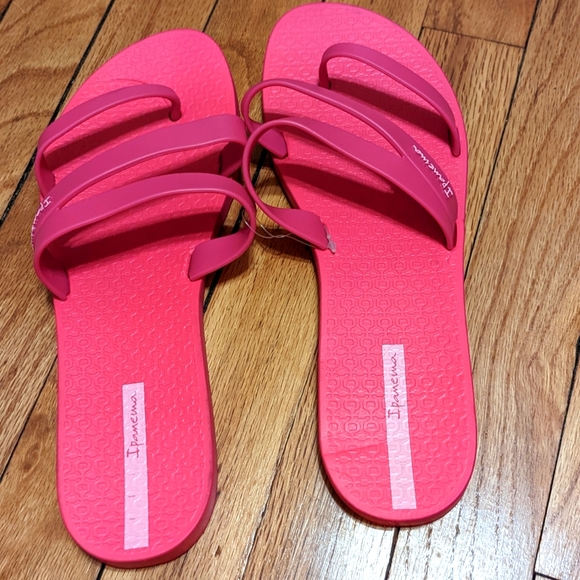 Slippers - Picture 2 of 3